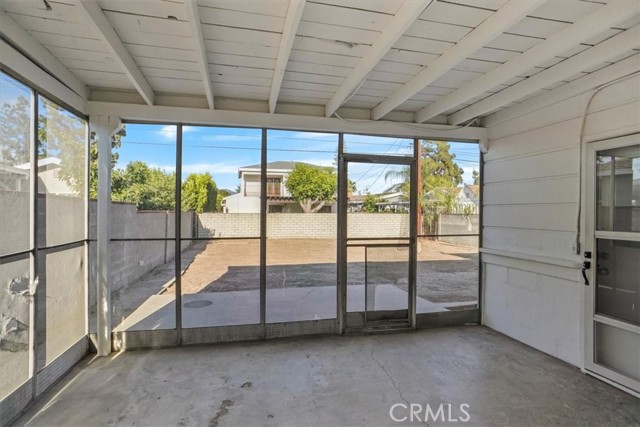 2026 N Evergreen Street, Burbank CA: https://media.crmls.org/medias/9a46f43e-9656-4530-857b-4510506c89d6.jpg