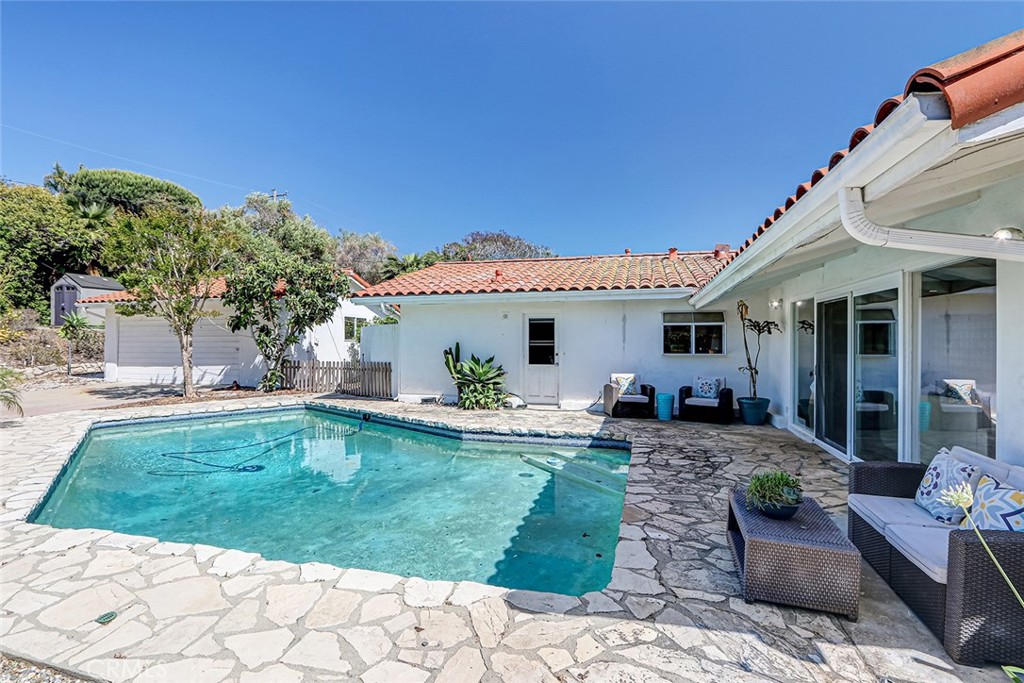 2552 Palos Verdes Drive W