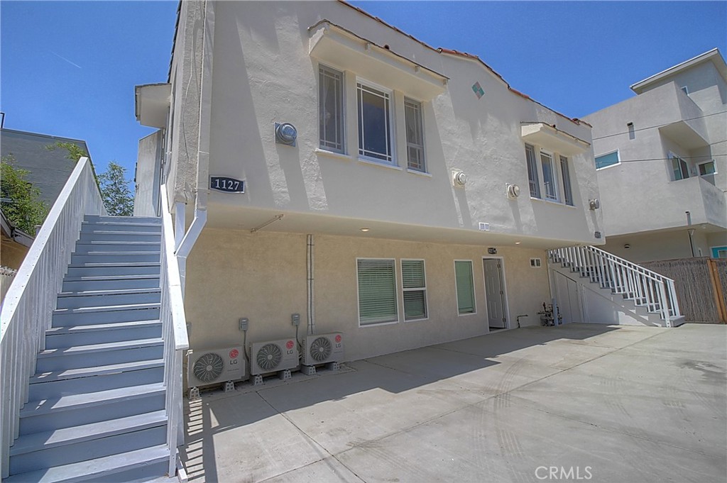 1/2 Manzanita Street