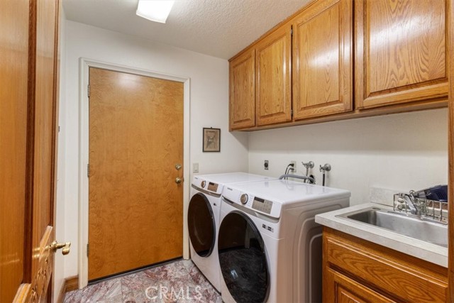 Detail Gallery Image 12 of 42 For 17182 Hillside Cir, Huntington Beach,  CA 92649 - 5 Beds | 4/1 Baths