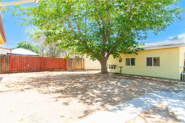 44655 Fig Avenue, Lancaster CA: https://media.crmls.org/medias/9a48fda4-4550-419d-ae8f-a04716eaa888.jpg