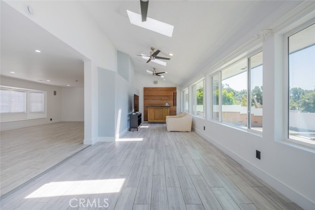 9830 Foothill Boulevard, Sylmar CA: https://media.crmls.org/medias/9a49ceb9-d81f-4a32-9e5d-8aaacdd63a2d.jpg