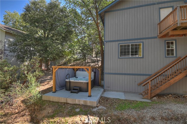 1348 Manzanita Way, Lake Arrowhead CA: https://media.crmls.org/medias/9a4a5a70-5b45-4aac-9257-46f4ba29b779.jpg