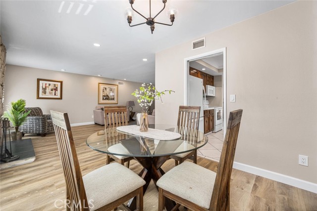 Detail Gallery Image 14 of 74 For 11348 Barbi Ln, Los Alamitos,  CA 90720 - 4 Beds | 2/1 Baths