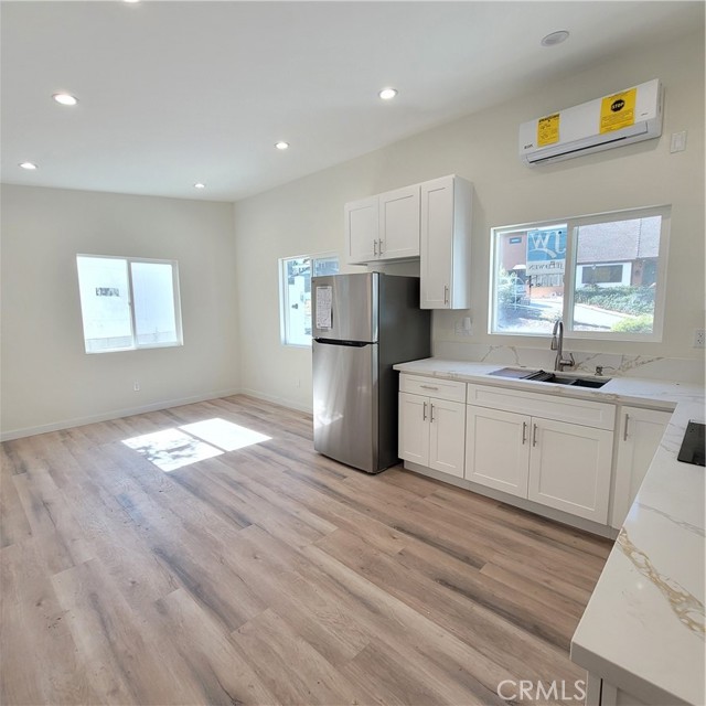 Detail Gallery Image 5 of 20 For 5148 San Feliciano Dr, Woodland Hills,  CA 91364 - 2 Beds | 1 Baths