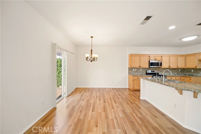 Detail Gallery Image 14 of 53 For 594 Yarrow Dr, Simi Valley,  CA 93065 - 3 Beds | 2/1 Baths