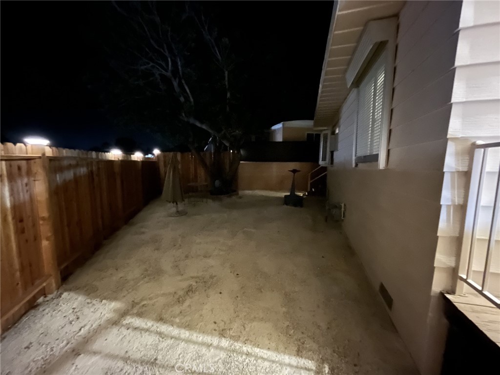 https://media.crmls.org/medias/9a4ea984-7e43-4cd0-ab17-d074613d0c36.jpg?preset=X-Large