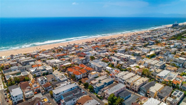 429 31st Street, Manhattan Beach, California 90266, 4 Bedrooms Bedrooms, ,3 BathroomsBathrooms,Residential,Sold,31st,SB20118600
