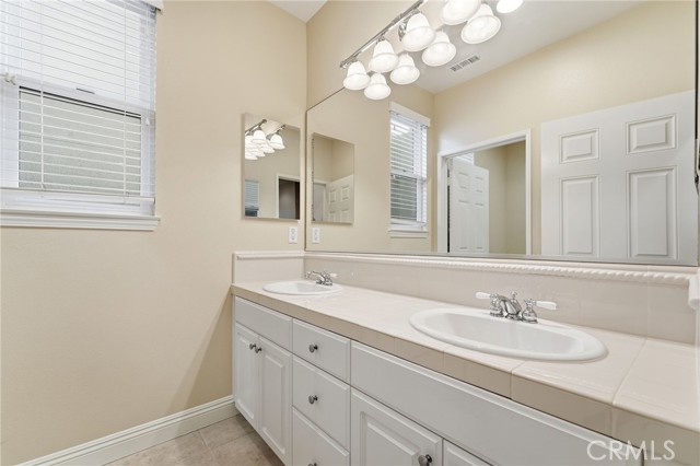 Detail Gallery Image 31 of 35 For 11548 Santini Ln, Porter Ranch,  CA 91326 - 5 Beds | 4 Baths