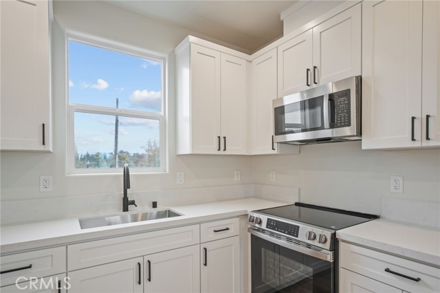 Detail Gallery Image 14 of 29 For 243 E 3rd St, Tracy,  CA 95376 - 4 Beds | 3 Baths