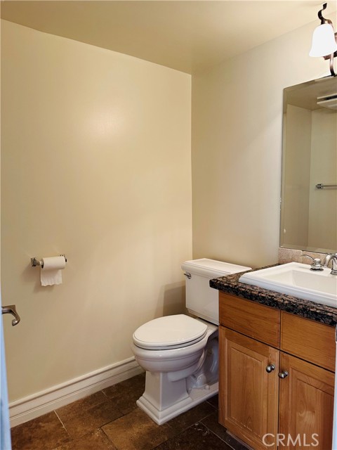 Detail Gallery Image 11 of 26 For 5555 Carpenter Ave #2,  Valley Village,  CA 91607 - 3 Beds | 2/1 Baths