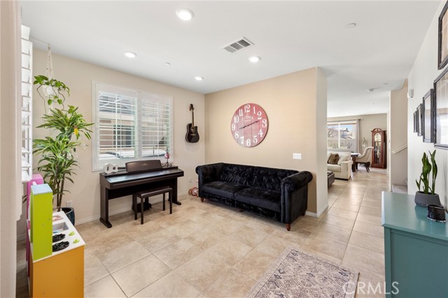 Detail Gallery Image 9 of 51 For 3826 Bur Oak, San Bernardino,  CA 92407 - 4 Beds | 3 Baths