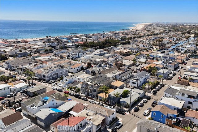 307 34th Street, Newport Beach CA: https://media.crmls.org/medias/9a520683-d20c-4a21-adb3-be007f11b26a.jpg