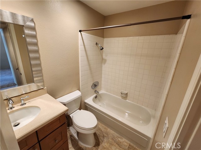 Detail Gallery Image 26 of 46 For 26121 Mcbean #22,  Valencia,  CA 91355 - 2 Beds | 2 Baths