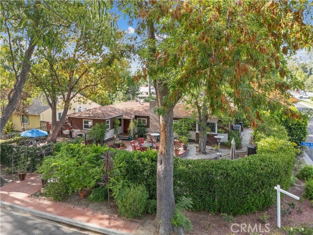 13405 Tiara Street, Valley Glen CA: https://media.crmls.org/medias/9a52554a-5883-49c6-95bf-95790d32f77f.jpg