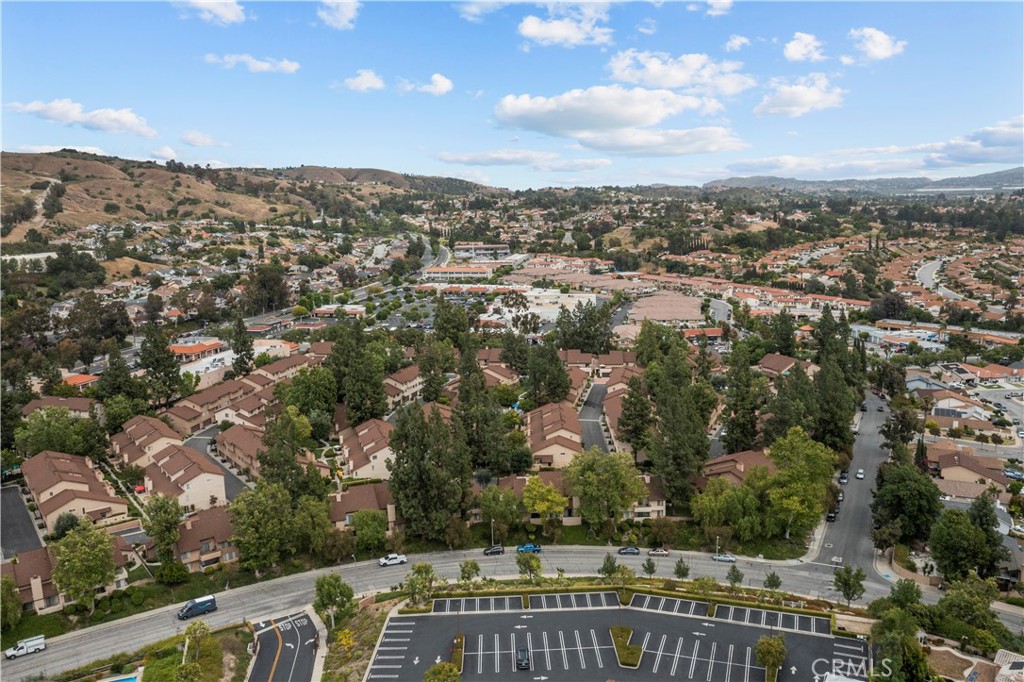 https://media.crmls.org/medias/9a527216-5328-4659-8557-57094286d113.jpg?preset=X-Large