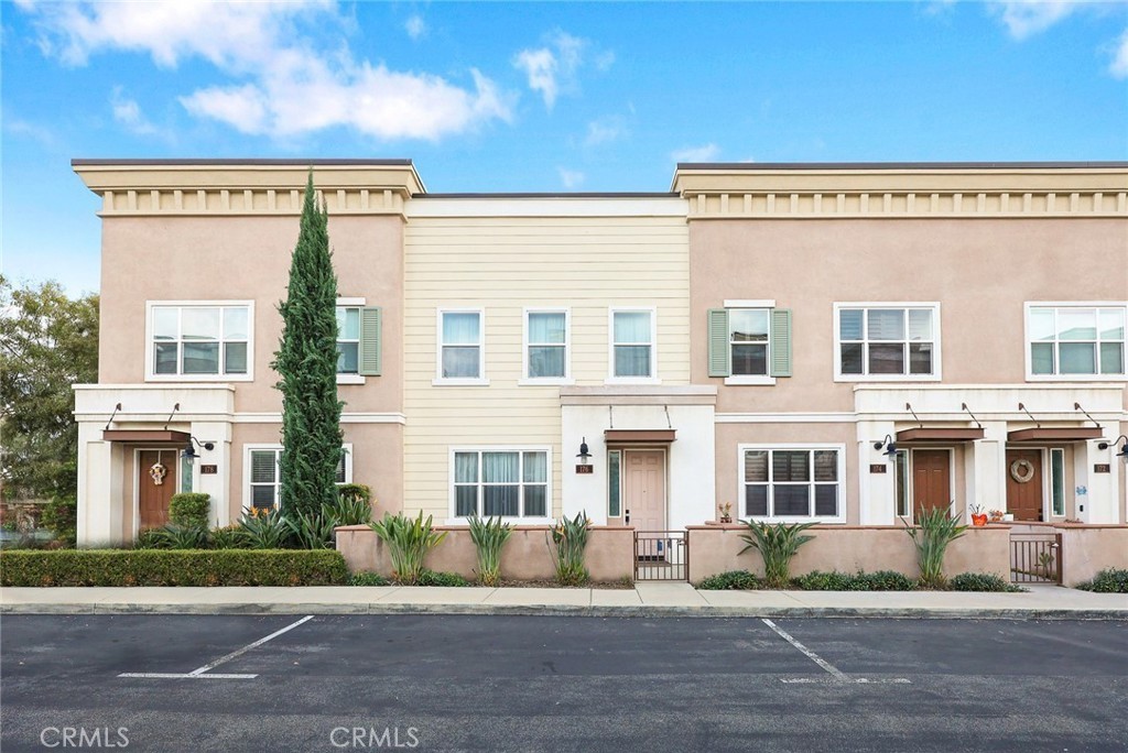 176 E Commercial Street
