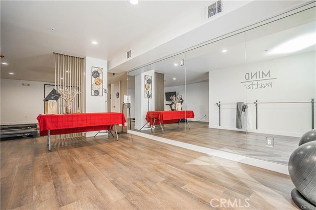 900 S Kenmore Avenue, Los Angeles CA: https://media.crmls.org/medias/9a547c29-0582-4d9a-93a5-d09dc0d68c29.jpg