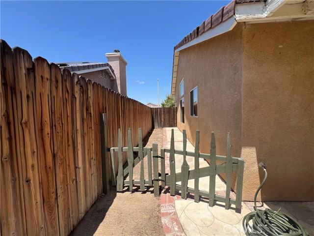 13633 Bentwood Street, Hesperia CA: https://media.crmls.org/medias/9a548285-76a0-4836-bce2-5cfe4228251a.jpg