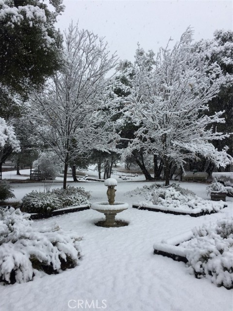 Detail Gallery Image 4 of 38 For 39406 John West Rd, Oakhurst,  CA 93644 - 4 Beds | 3 Baths