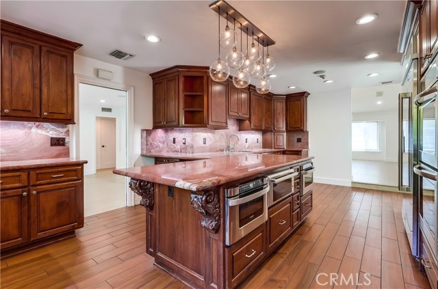 5528 Voletta Place, Valley Village CA: https://media.crmls.org/medias/9a56e459-90a0-42dc-b675-d9521e6ebf6d.jpg