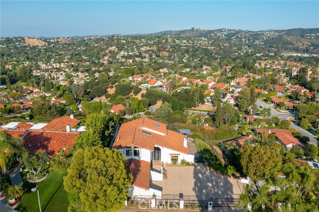 Detail Gallery Image 2 of 67 For 4372 Park Vicente, Calabasas,  CA 91302 - 4 Beds | 4/1 Baths