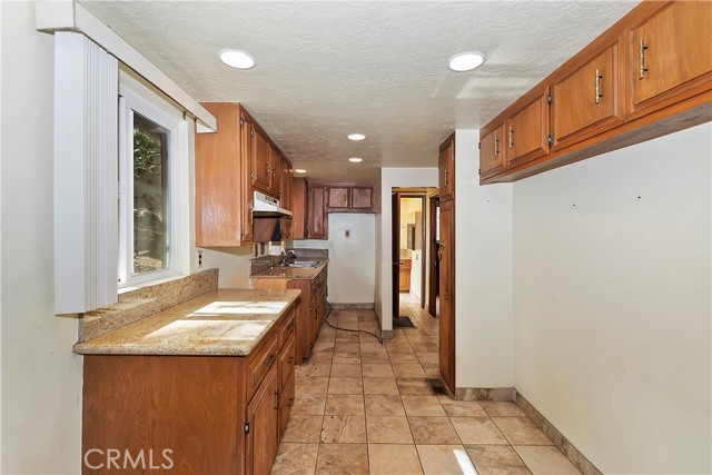 Detail Gallery Image 11 of 37 For 152 Weisshorn Dr, Crestline,  CA 92325 - 3 Beds | 2 Baths