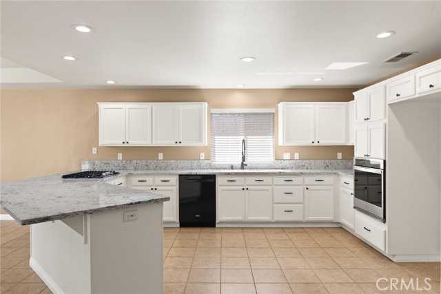 Detail Gallery Image 10 of 34 For 596 Desiree, Chico,  CA 95973 - 5 Beds | 3 Baths