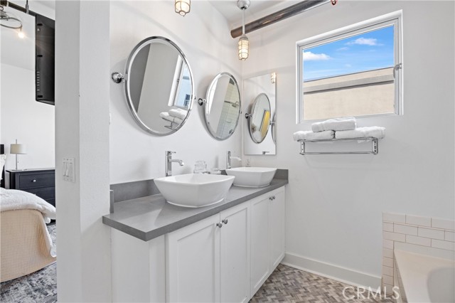 919 E Santa Ana Boulevard, Santa Ana CA: https://media.crmls.org/medias/9a58612a-5586-4782-92e6-0ff844d40dfe.jpg