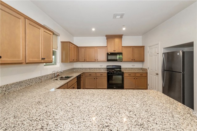 Detail Gallery Image 19 of 58 For 17 Medieval St, Merced,  CA 95341 - 4 Beds | 2/1 Baths
