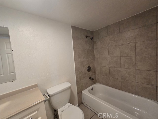 Detail Gallery Image 10 of 13 For 1043 N Lilac Ave #B,  Rialto,  CA 92376 - 2 Beds | 1 Baths