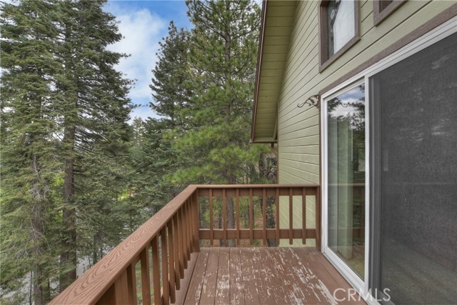 26349 Walnut Hills Drive, Lake Arrowhead CA: https://media.crmls.org/medias/9a597445-45bc-4f43-897a-c19c92df4ffb.jpg