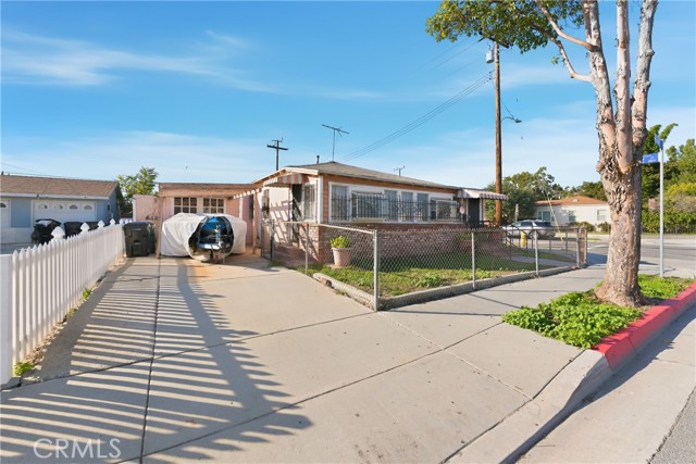 Detail Gallery Image 5 of 15 For 16203 Orange, Paramount,  CA 90723 - 4 Beds | 2 Baths