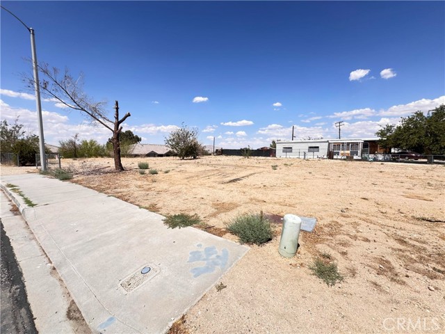 16740 Pebble Beach Drive, Victorville CA: https://media.crmls.org/medias/9a5a57bb-fe31-4f0d-8618-d3674643ad8a.jpg