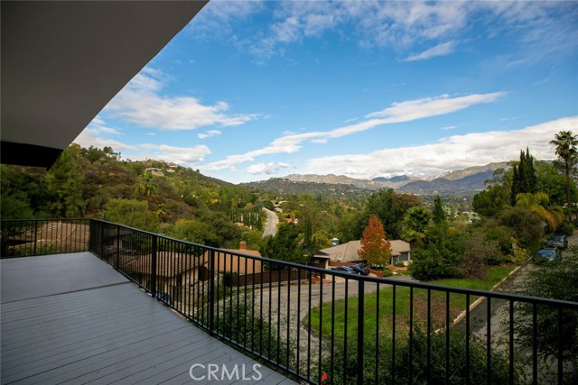 Detail Gallery Image 9 of 66 For 981 Glen Oaks, Pasadena,  CA 91105 - 3 Beds | 3 Baths