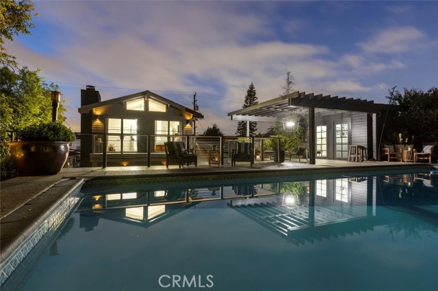 1012 10th Street, Manhattan Beach CA: https://media.crmls.org/medias/9a5bba20-9343-42ad-b4d3-e3e90fe4141b.jpg
