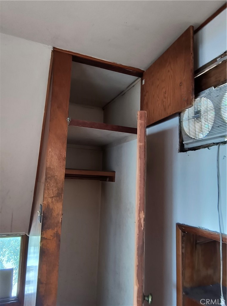 https://media.crmls.org/medias/9a5bbbfc-acae-4375-ae71-90f3e111e3cb.jpg?preset=X-Large
