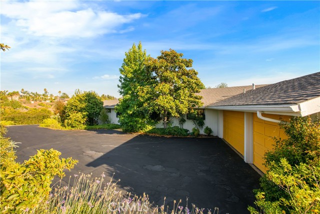 711 Tumble Creek Lane, Fallbrook CA: https://media.crmls.org/medias/9a5da951-8974-4fbd-b015-bcc776340c4c.jpg