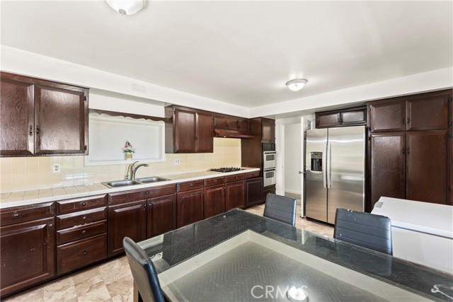 Detail Gallery Image 6 of 44 For 370 E La Verne Ave, Pomona,  CA 91767 - 5 Beds | 2 Baths