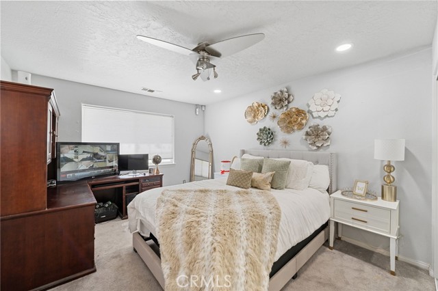 9925 Sierra Vista Road, Phelan CA: https://media.crmls.org/medias/9a5e273f-488a-4404-ab94-b387f9014052.jpg