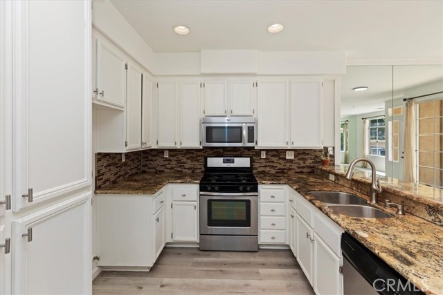 27 Tierra Plano, Rancho Santa Margarita CA: https://media.crmls.org/medias/9a601a8c-da50-49c5-a173-88050169f41e.jpg