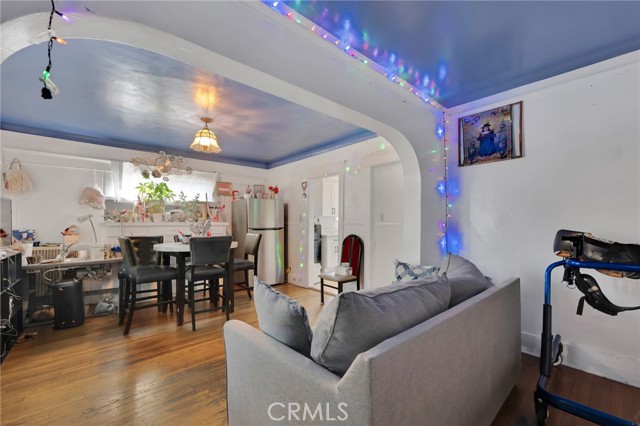 2621 Vineyard Avenue, Los Angeles CA: https://media.crmls.org/medias/9a60c2e7-fa5f-40cd-b51b-a7bd2d7aefba.jpg