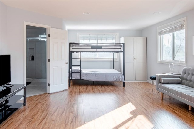 Detail Gallery Image 18 of 24 For 145 N Greenwood Ave, Pasadena,  CA 91107 - 4 Beds | 2/1 Baths