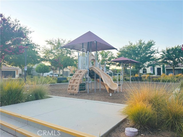 Detail Gallery Image 4 of 45 For 1664 Milford Way, Beaumont,  CA 92223 - 4 Beds | 3 Baths