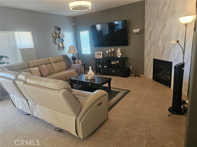 Detail Gallery Image 14 of 39 For 14630 Hondo Dr, Victorville,  CA 92394 - 4 Beds | 3 Baths