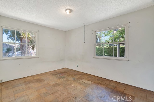 Detail Gallery Image 13 of 28 For 22942 Elkwood St, West Hills,  CA 91304 - 4 Beds | 2 Baths