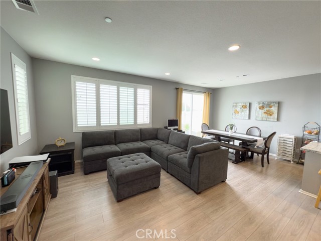 5485 San Roberto, San Diego CA: https://media.crmls.org/medias/9a63fdb9-d035-4120-bd09-4304b0e79760.jpg