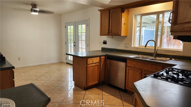 3667 Gay, Riverside CA: https://media.crmls.org/medias/9a644abf-87f8-4801-89f5-b9b8a035ba39.jpg