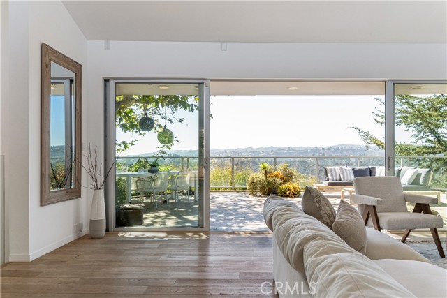 Detail Gallery Image 18 of 31 For 1619 Tower Grove, Beverly Hills,  CA 90210 - 4 Beds | 4/2 Baths