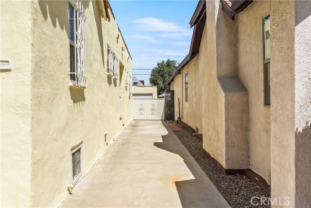 1927 W 82nd, Los Angeles, California 90047, 3 Bedrooms Bedrooms, ,1 BathroomBathrooms,Single Family Residence,For Sale,W 82nd,RS24024058